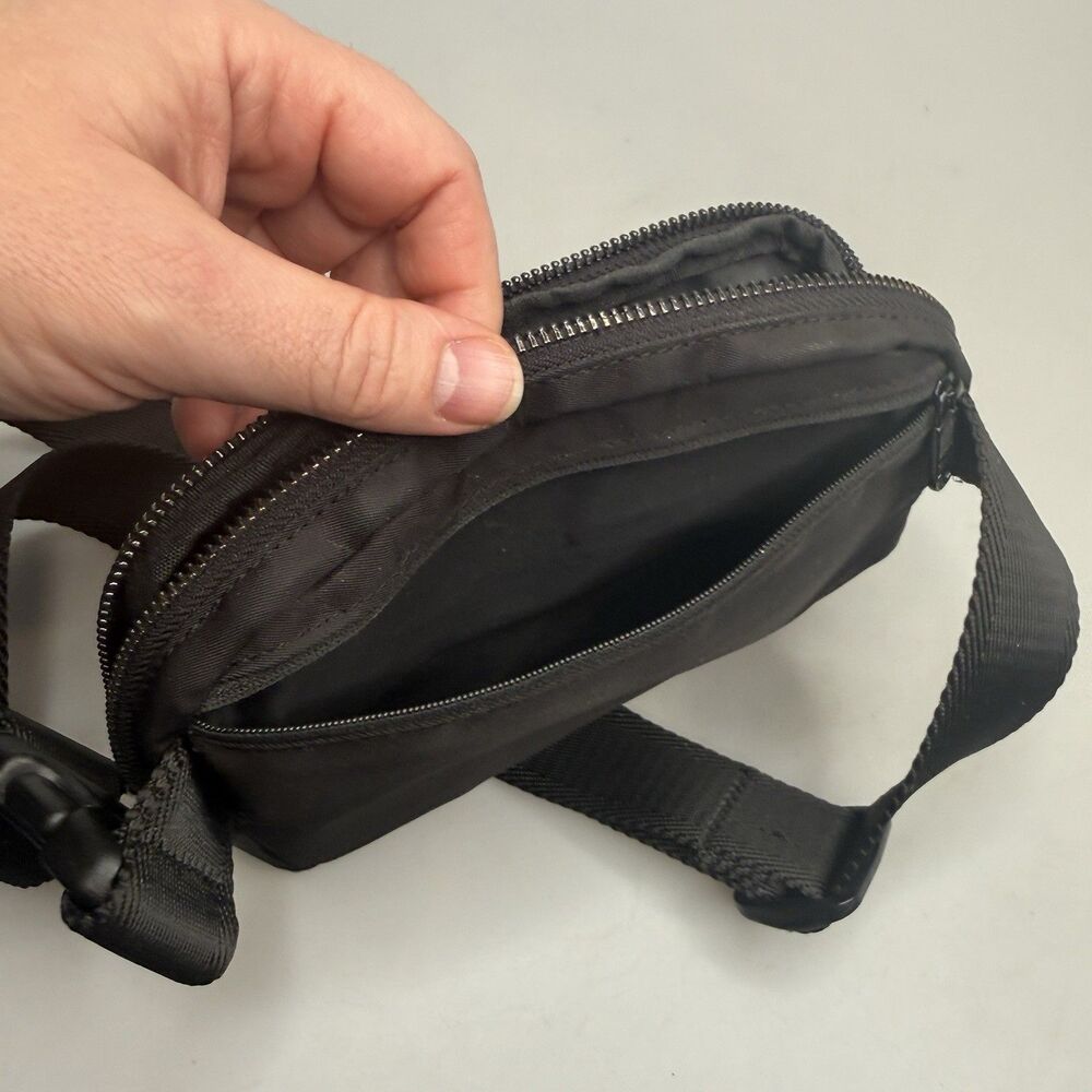Pander Everywhere Belt Bag Black Nylon Fanny Pack Crossbody 8x5x2" EUC - Picture 10 of 16